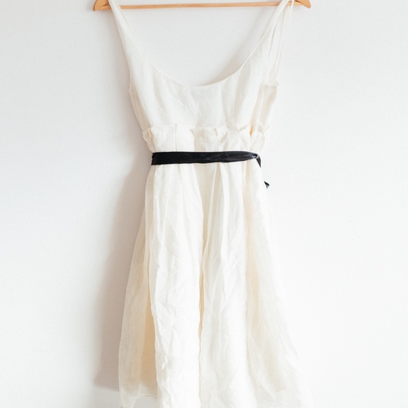 Creamy White Guess Dress - Picture 2 of 2